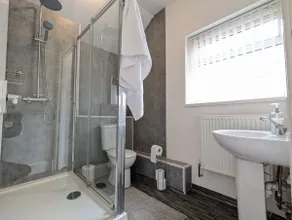 Beautiful 4 Bedroom Apartment - Sleeps 12 people - Image 4
