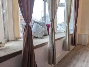 Beautiful 4 Bedroom Apartment - Sleeps 12 people - Image 5
