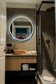 Cozy Double: Convenient Base Near Munich Airport - Image 5