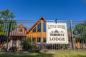 Little River Lodge w/ Hot Tub (Sleeps 12) - Image 2