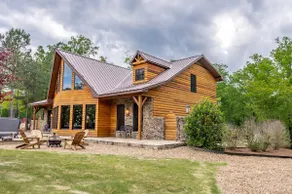 Little River Lodge w/ Hot Tub (Sleeps 12) - Image 4