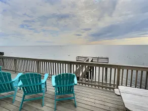 Sunset Bay Views, Sleeps 9, Steps from Beach - Image 4