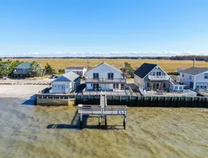 Sunset Bay Views, Sleeps 9, Steps from Beach - Image 2