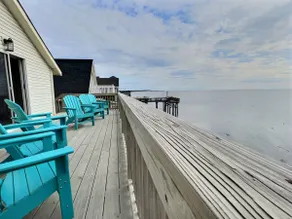 Sunset Bay Views, Sleeps 9, Steps from Beach - Image 5