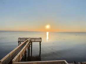Sunset Bay Views, Sleeps 9, Steps from Beach - Image 3
