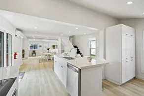 The Family Lakehouse - An Idyllic Bay Beach Escape - Image 3