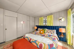 MidCentury, technicolor Ranch w/yard, w+d, parking - Image 4