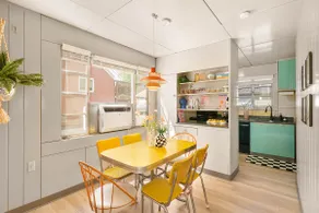 MidCentury, technicolor Ranch w/yard, w+d, parking - Image 2