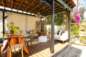 Nature-inspired home w/parking - Image 4