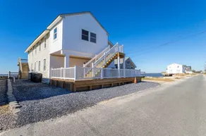 Large Bayfront Home Perfect for Multiple Families - Image 4