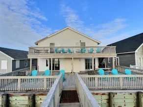 Large Bayfront Home Perfect for Multiple Families - Image 5