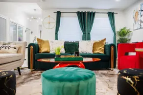 Stylish Houston Retreat Near Galleria & Westchase - Image 2