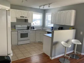 Fabulous 3-Bed Home w/ Front-Drive Garage - Image 5