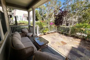 1650sqft Large Renovated TH w/ Patio - Image 2
