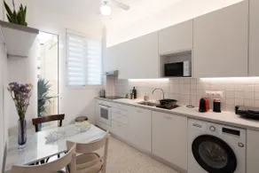 2BR Vintage & Artistic Retreat in Athens heart - Image 4