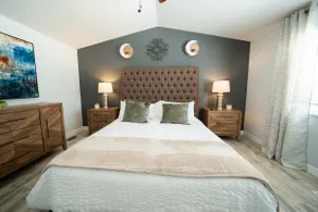 4bd rm | king | lux | fast WiFi - Image 4