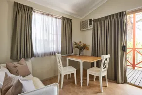 Cozy Tenterfield Cabin – Ensuite, Kitchen & Deck - Image 2