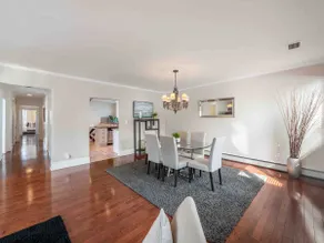Executive Suite in Forest Hill - Image 2