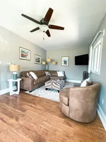 Oma's Beach House - Image 2