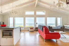 Posh Oceanfront Beach House, 180 ° udsigt, skridt til sand, ⭐⭐⭐⭐⭐ - Image 3