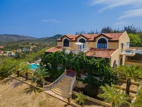 Mountain Villa ~ Infinity Pool ~ Majestic Views - Image 2