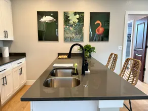 Pet-Friendly Artist’s Retreat in Vibrant Highlands - Image 3