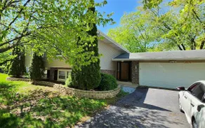 Peaceful Bolingbrook Getaway - Image 3