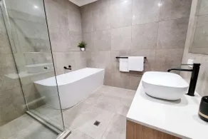🌊Kingscote Terraces 2: Ocean Views, Town Location, Premium Property, Wifi, AC - Image 4