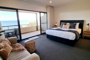 🌊Kingscote Terraces 2: Ocean Views, Town Location, Premium Property, Wifi, AC - Image 2