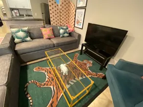 Colorful Bucktown Garden Apartment - Image 2