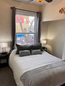 Artsy Baker Apartment - Image 3