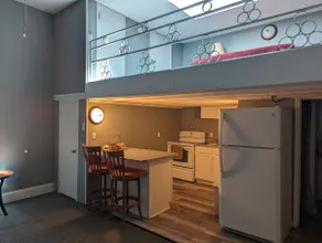 2 Bed Apt in the Heart of Robinson, Free Laundry - Image 2