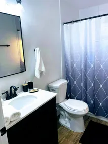 2B Home with King-Size Bed DT Phx Unit A - Image 5