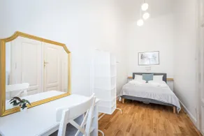 Sunset Treasure 3-BDR Apartment - Image 4