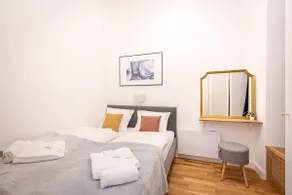 Sunset Treasure 3-BDR Apartment - Image 2