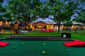 Near Downtown~Pool on 2 Acres~Pickleball~Sleeps 22 - Image 3