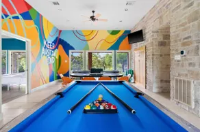 Near Downtown~Pool on 2 Acres~Pickleball~Sleeps 22 - Image 4