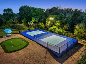 Near Downtown~Pool on 2 Acres~Pickleball~Sleeps 22 - Image 2