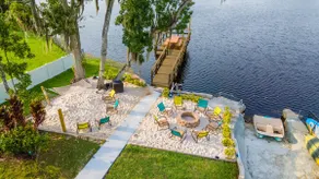 * Beautiful Lakehouse with Pool and Movie Theater* - Image 2