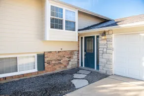 Family Friendly Home Near Parks and Dining - Image 3