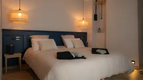 Luxury Suite with Jacuzzi/Hot Tub, King Size Bed - Image 5