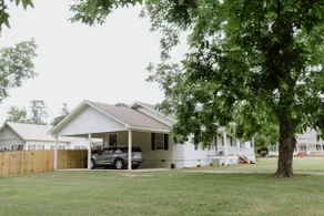 Renovated, rare, peaceful home - Image 5