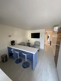 New Downtown Apt for 2, 5 min to the Beach and DT, WIFi and AC - Image 4
