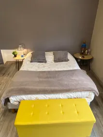 Independent studio with air conditioning + secure private parking + TV - Image 5