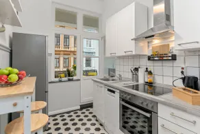 homey Apartments - Neighborhood: In the middle of the action! - Image 4