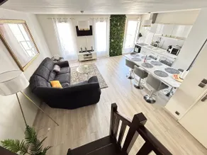 Spacious Duplex in the hyper center Linens Provided - Image 2