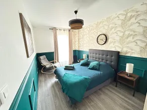 Spacious Duplex in the hyper center Linens Provided - Image 3