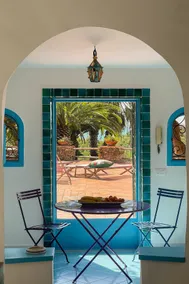 Oceanfront igloo with terrace - Image 3