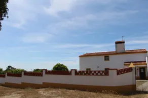 Country house with pool - Image 5