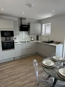 Modern Estuary View Town House - Image 5